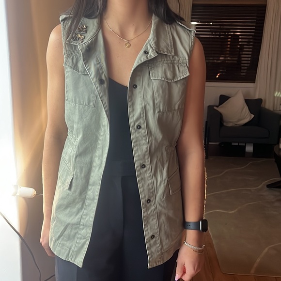 Vest - Picture 4 of 5